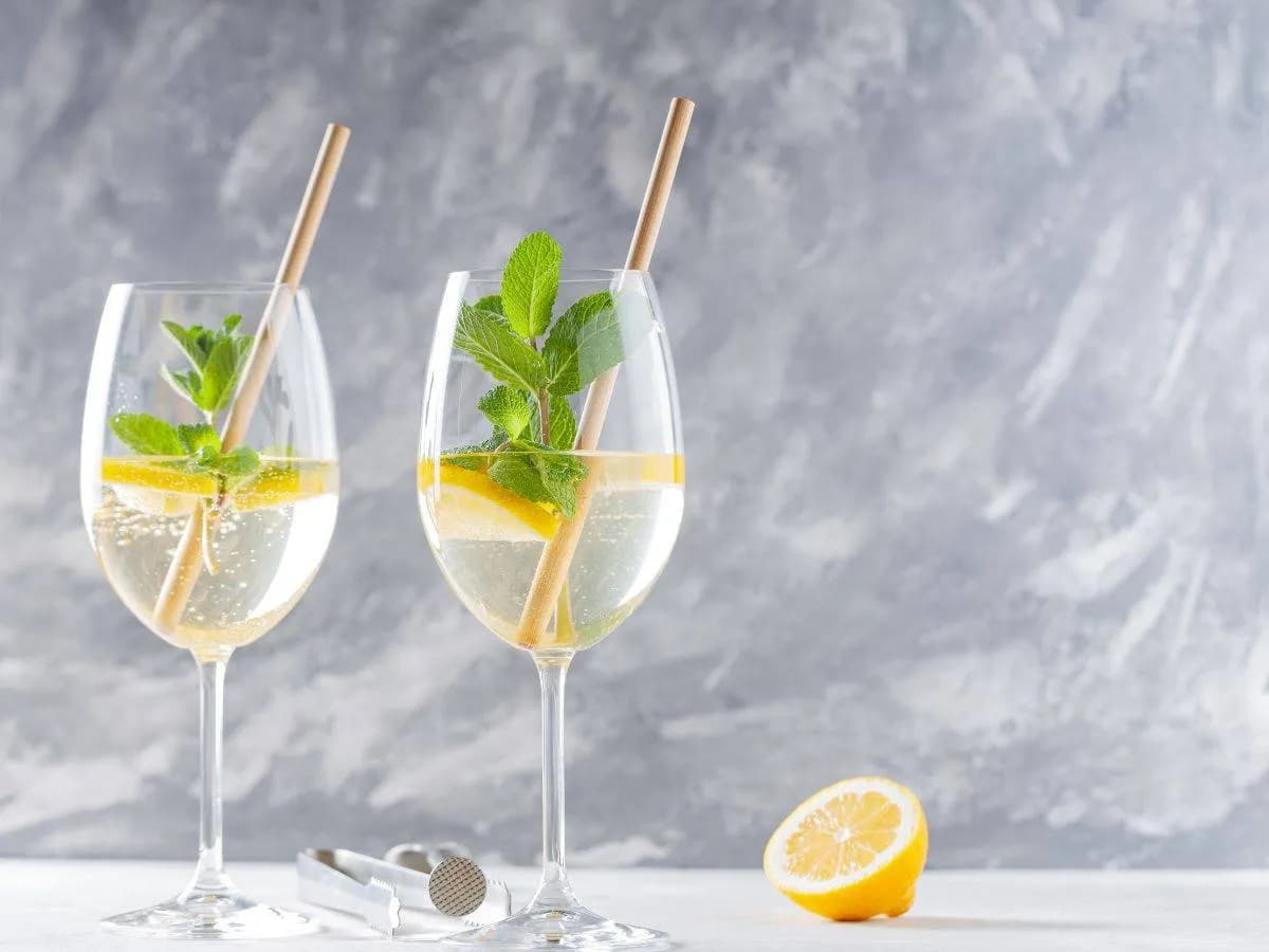 Hugo drink - orzeźwiający przepis na idealny letni koktajl