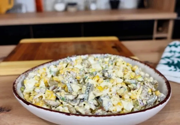 Jak ugotować pieczarki do sałatki, by zachować ich smak i świeżość