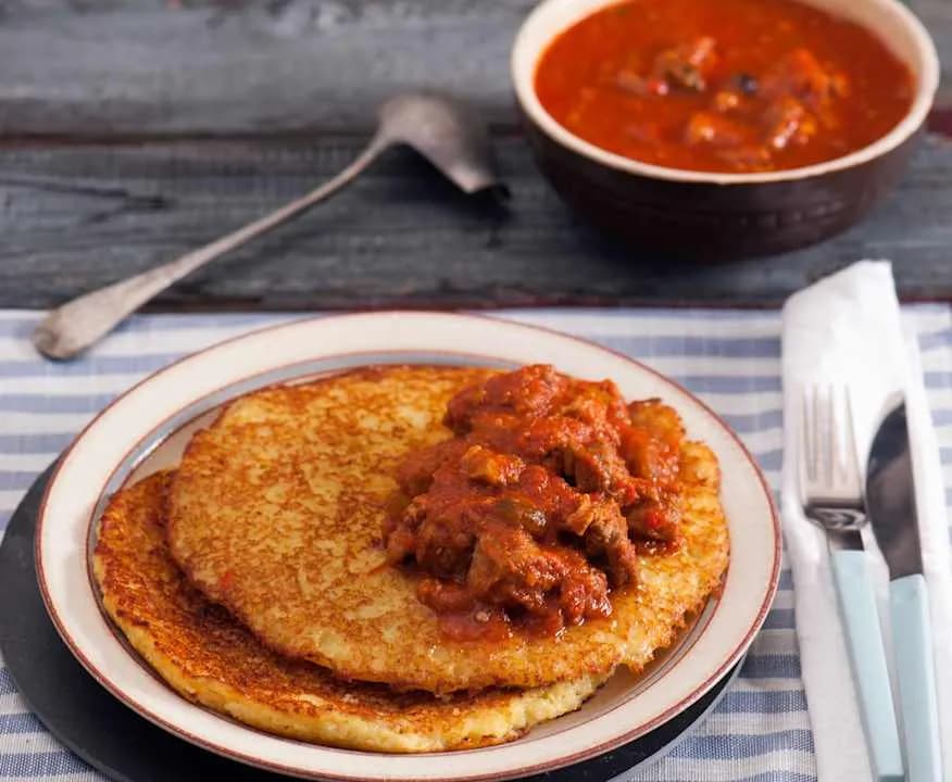 Ile kalorii ma placek po węgiersku? Sprawdź, zanim zjesz!