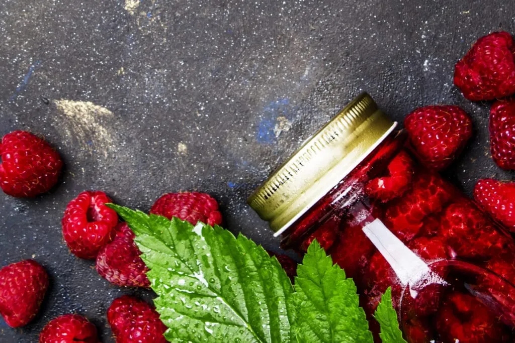 Ile pasteryzować sok z malin, aby uniknąć zepsucia i zachować smak