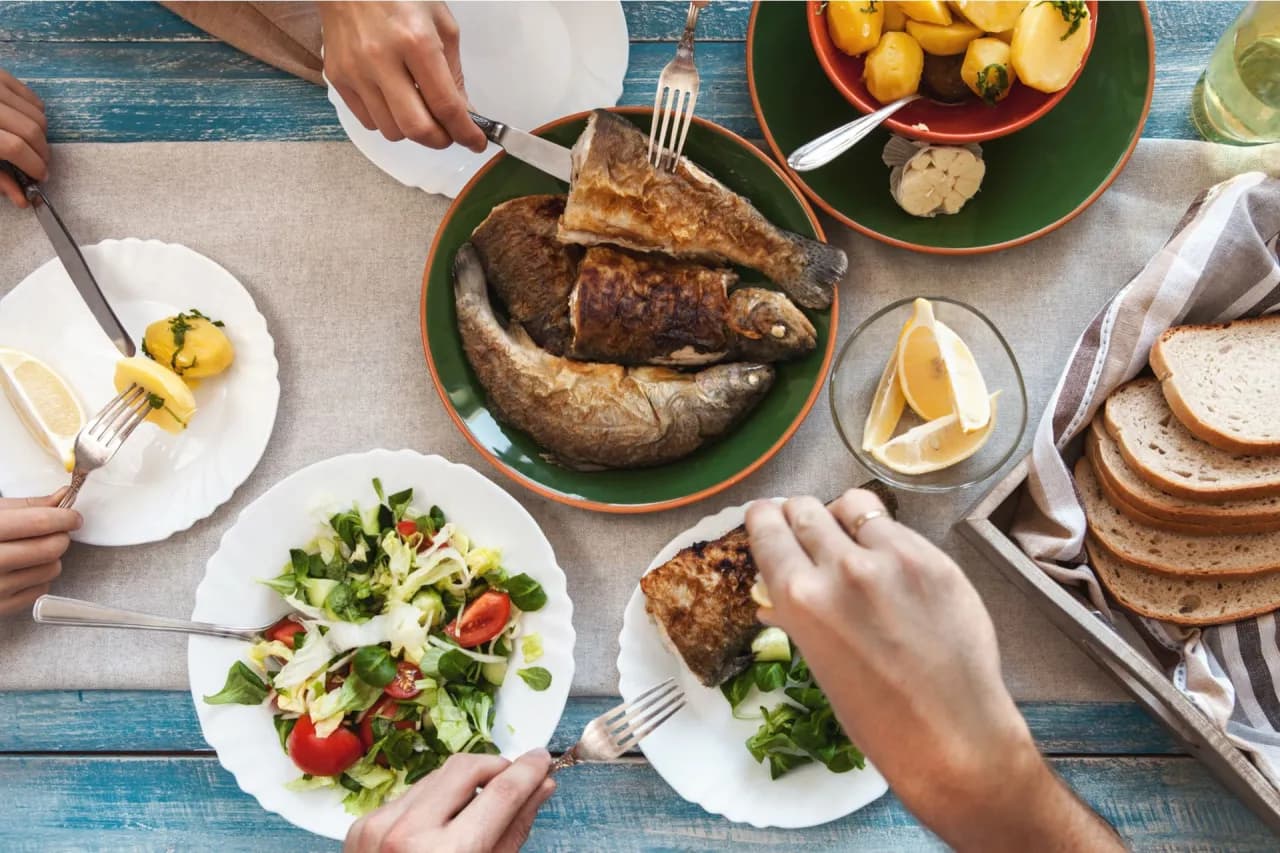 Jaką sałatkę do ryby wybrać, aby zachwycić smakiem i świeżością