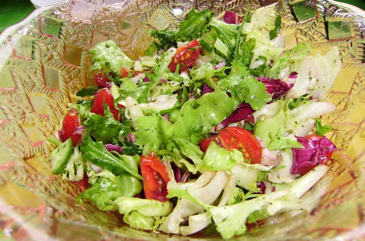 Jak zrobić sałatkę z mix sałat - prosta receptura na zdrowy posiłek