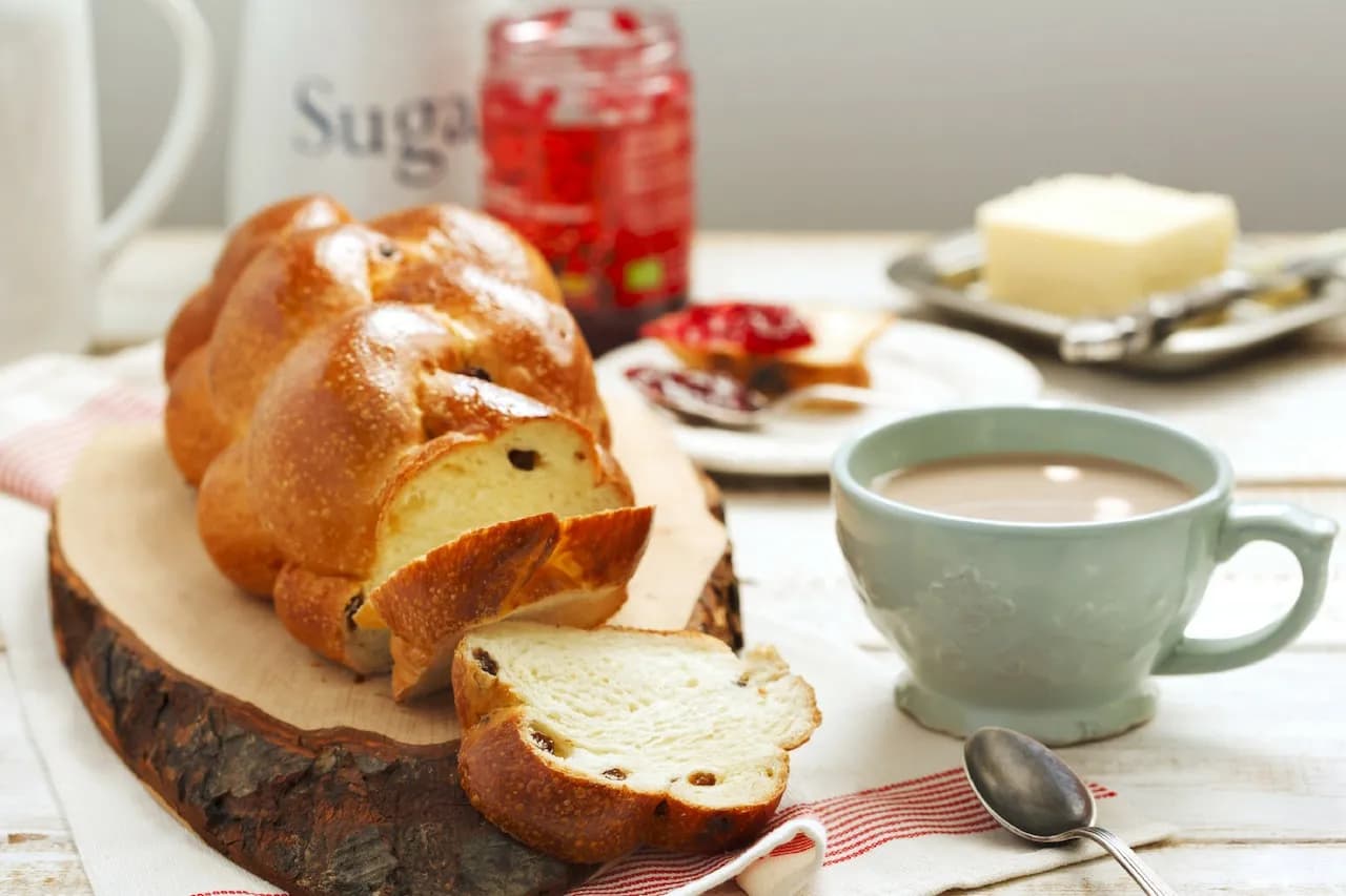 W jakiej temperaturze piec placek drożdżowy, aby nie był zakalcem?